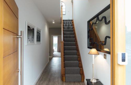 Saundersfoot House | The Hawthorns - Large Luxury Cottage, Hot Tub, Sea Views