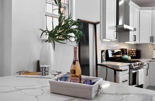Bloomingdale Condo | The Hearth! On site parking! Minutes to restaurants, groceries and nightlife.