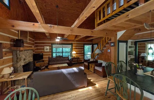 Spencer Cabin | The Hemlock Cabin with hot tub near Fall Creek Falls