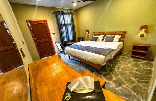 Minapin Hotel | The Hermes Hotel & Backpackers Hostel