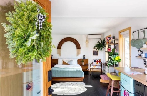 Woodstock House | The Herwood Inn