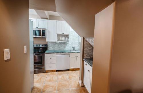 Drumheller Apartment | The Hidden Hollow Suite - Downtown