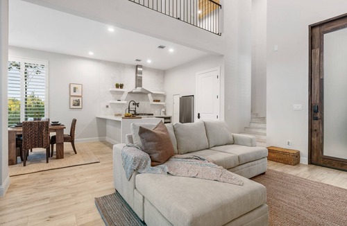 Hufsmith House | The Hide - Peaceful forest retreat just minutes from the city.