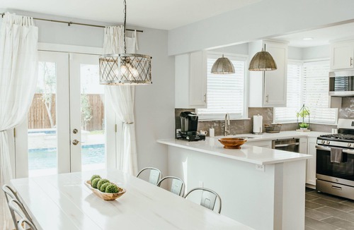 Old East Dallas House | The Hideaway at Knox Henderson + Pool + Hot Tub