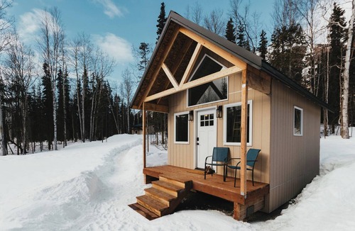 Anchorage Ski Chalet | The Hideaway Chalet, a deluxe mountain-based retreat for 2 in EKlutna Valley
