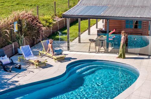 Kiels Mountain House | The Hideaway - Chic Farmhouse 15min to beaches