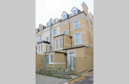 Folkestone Apartment | The Hideaway
