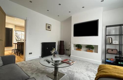 Wadsworth Apartment | The Hideaway