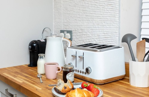 Southampton City Centre Apartment | The Hideaway -studio flat is in Oxford Street