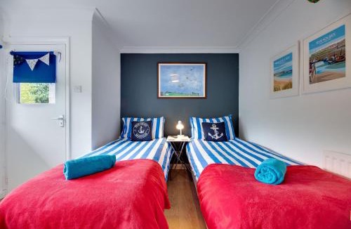 North Sunderland Hostel | The Hides