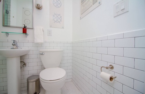 Queens Condo | The High Tide Studio #4 Studio Bedroom Hotel Room by Redawning
