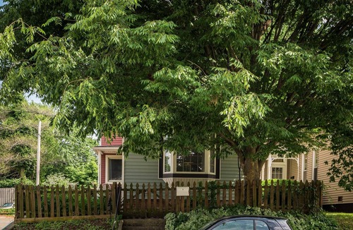 Deer Park House | The Highlands Hangout, EXPO, DOWNTOWN, restaurant row! Game room & LOCATION!