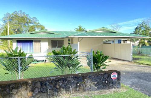 Hilo House | THE HILO HOMEBASE - Charming 3 Bedroom Hilo Home, with AC!