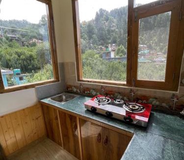 Naggar Apartment | The Himalayan Castle View Retreat