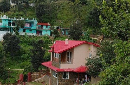 Kasiyalekh Cottage | The Himalayan Cherry-Scenic mountain countryside