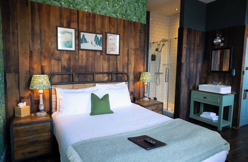 Aldermaston Hotel | The Hind's Head