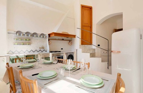 Borgo Antico House | The history of a home is linked to its origins and the territory in which it is located, Maison Monterosso contains in its essence precisely the concept of history and Italianness. Large apartment with three bedrooms, two double bedrooms and one with two