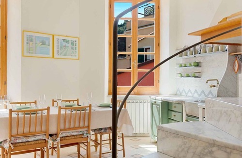 Borgo Antico House | The history of a home is linked to its origins and the territory in which it is located, Maison Monterosso contains in its essence precisely the concept of history and Italianness. Large apartment with three bedrooms, two double bedrooms and one with two