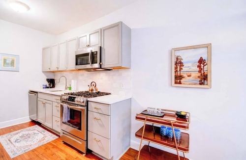 Charlotte Condo | The Home Collection: Elizabeth 1BR Condo · King Bed & Parking · Near Atrium CMC