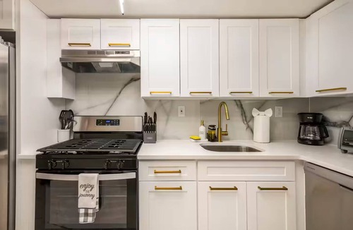 Irvington Apartment | The Horizon Haven 2BR Near EWR NYC Access.