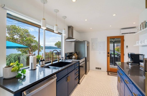 Belfair House | The Horizon on Hood Canal – Dog-Friendly with Private Beach, Hot Tub & Firepit
