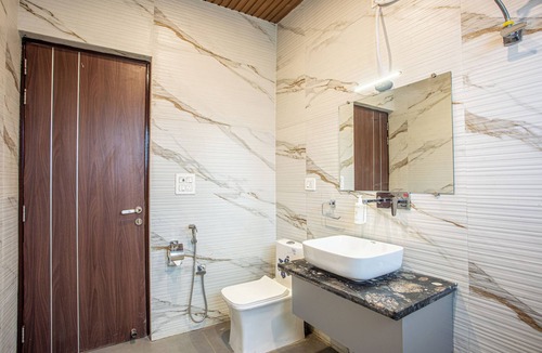 Lansdowne Hostel | The Hosteller Lansdowne