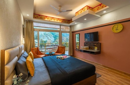 Bhagsu Nag Hostel | The Hosteller Mcleodganj, Bhagsu Waterfall