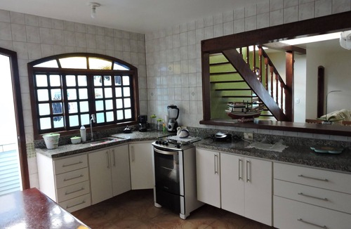 Barra Velha House | The house is well located near a supermarket, restaurants, and a hospital.
