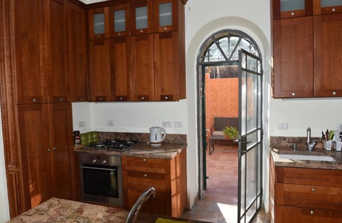 Musrara House | The house opposite the walls in Jerusalem