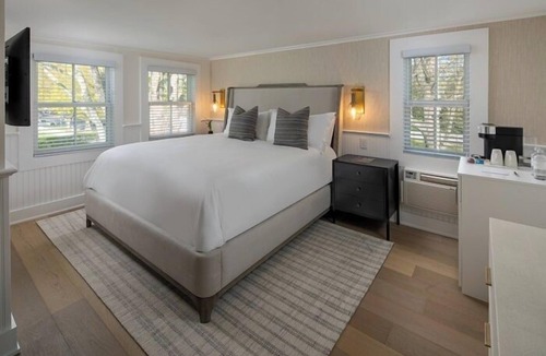Egypt Lane Historic District Bed & Breakfast | The Huntting Inn