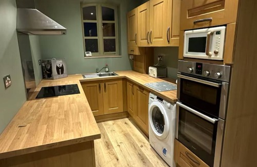 Cosford House | The Hurst Stable, 1800 century Coach House offering luxurious amenities, Hottub