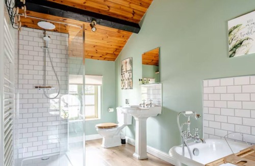 Cosford House | The Hurst Stable, 1800 century Coach House offering luxurious amenities, Hottub
