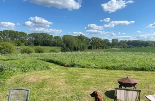 Abbots Salford Cabin | The Hut - Luxury hideaway with views across the farm