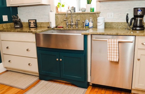 Bridgton House | The Hygge House- walk to Highland beach- in town
