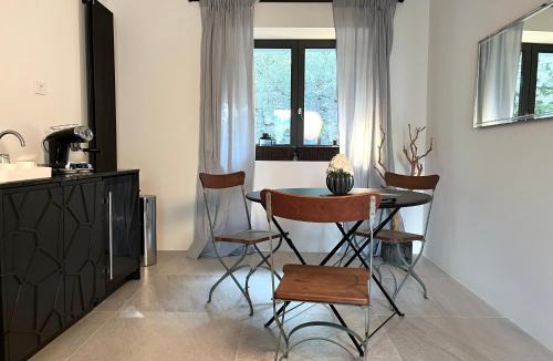Guello Bed & Breakfast | The Iconic Lodge