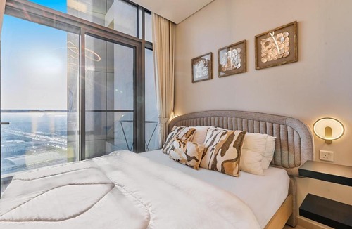 Sheikh Zayed Road Apartment | The Iconic Stay 2BR