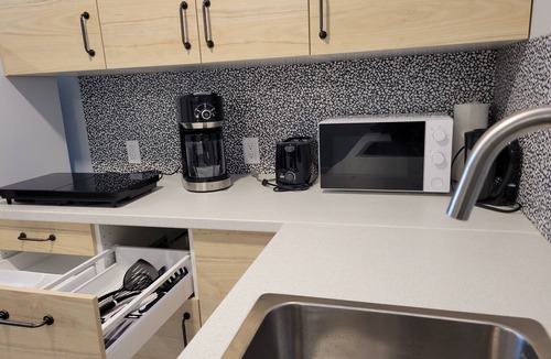 Southeast Calgary Apartment | The ideal one-bedroom apartment is located in SE Calgary.