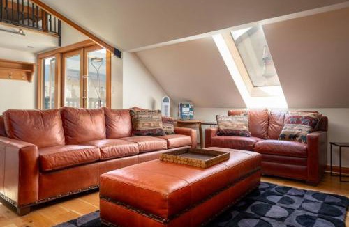 Whistler Village Apartment | The Ikon Lofted Studio with King Bed and Patio