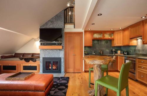 Whistler Village Apartment | The Ikon Lofted Studio with King Bed and Patio