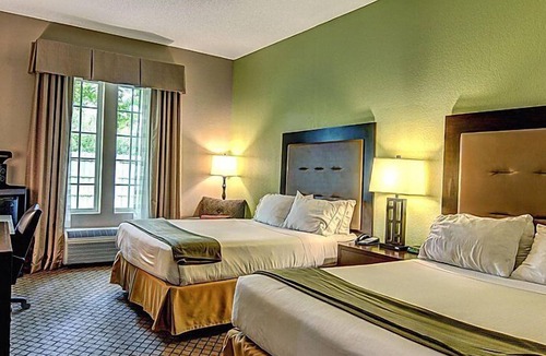 Wallace Hotel | The Inn at River Landing