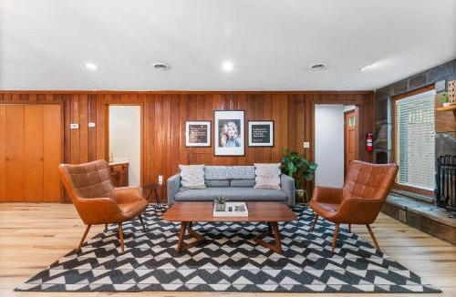 Caton Apartment | THE IRIS DOLLYS DRIVE Wifi Grill Woods Mtns