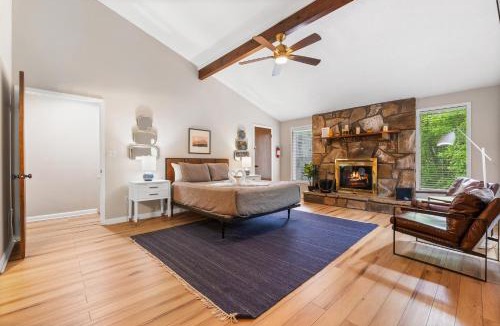 Caton Apartment | THE IRIS DOLLYS DRIVE Wifi Grill Woods Mtns