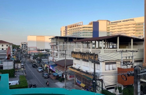 Mak Khaeng Hotel | The Irish Clock