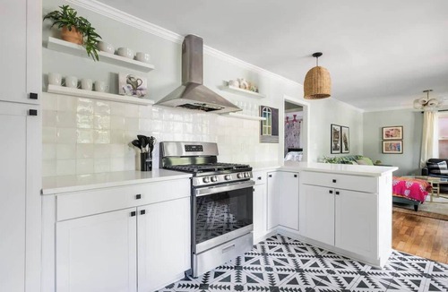 Riverland Terrace House | The Islander | 2BR Riverland Terrace, Beach & DT