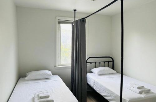 Oakwood Village House | The Jade Hostel