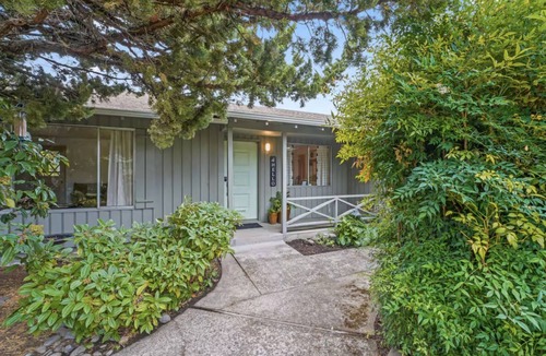 Eugene House | The Jasmine House - Cute & Centrally Located 2 Bedroom Home