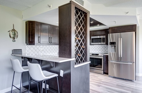 Saskatoon Downtown Condo | ~The Juke Joint ~ DOWNTOWN, POOL & WATERSLIDES!