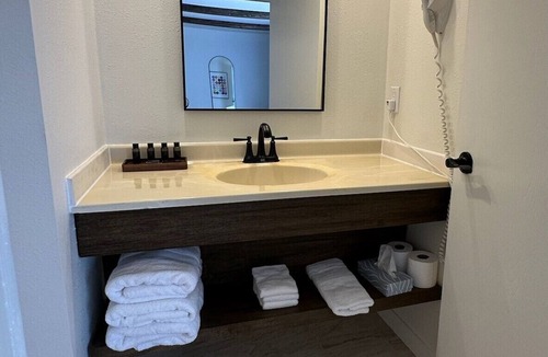 Wisconsin Dells Hotel | The Juniper Motel & Resort