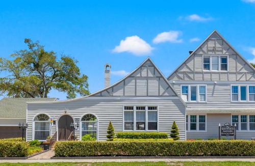 Historic Kenwood Bed & Breakfast | The Kenwood Gables B&B