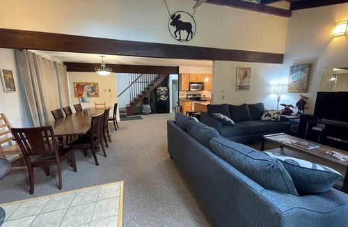 Killington Apartment | The Killington Chalet - Ideal Location, Hot Tub, Commercial Boot Dryer
